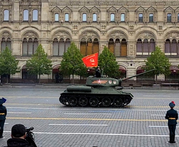 ЗНАМЕНИТАЯ «ТРИДЦАТЬ ЧЕТВЁРКА» НА ПАРАДЕ ПОБЕДЫ! 