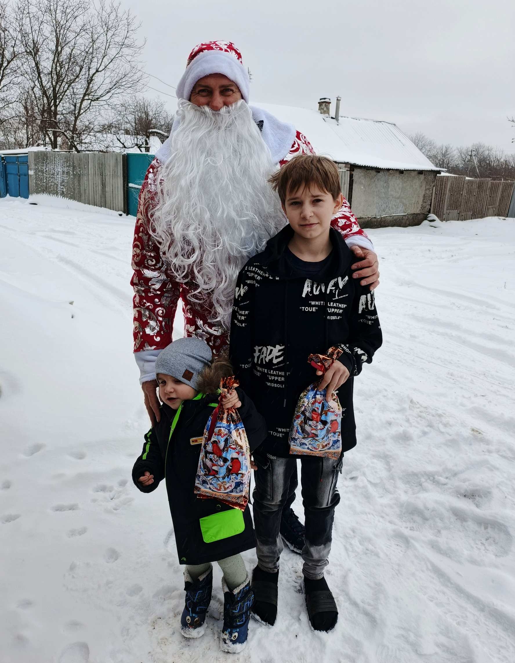 НОВОГОДНИЕ ПОДАРКИ ДЛЯ ДЕТЕЙ, ЖИВУЩИХ В ЗОНЕ БОЕВЫХ ДЕЙСТВИЙ!